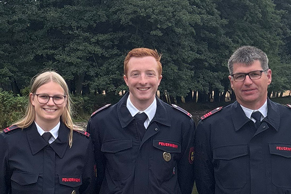 Aktuelle Führung der Jugendfeuerwehr (von links): stellv. Jugendwartin Jule Meerkamp, Jugendwart Malte Klein, stellv. Jugendwart Frank Bertelsbeck