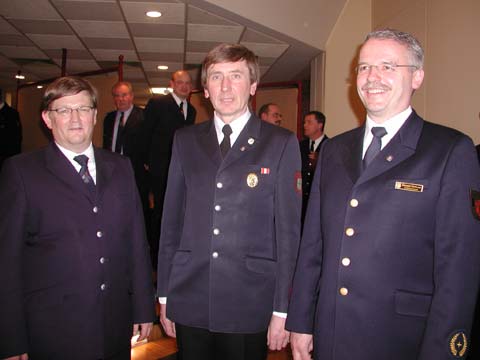 Die Ehrennadel des Stadtfeuerwehrverbandes erhielten Josef Stegehake und Donald Niehues