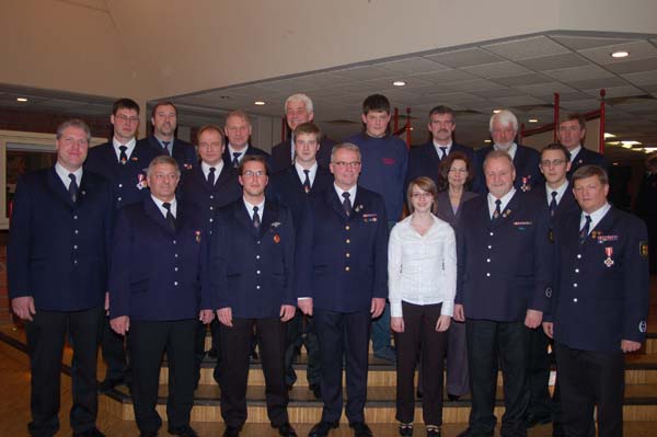 Den Beförderten und Geeherten gratulierte der Vorstand der Dülmener Feuerwehr sowie Bürgermeister Jan Dirk Püttmann, die erste Beigeordnete Christa Krollzig sowie Kreisbrandmeister Donald Niehues.